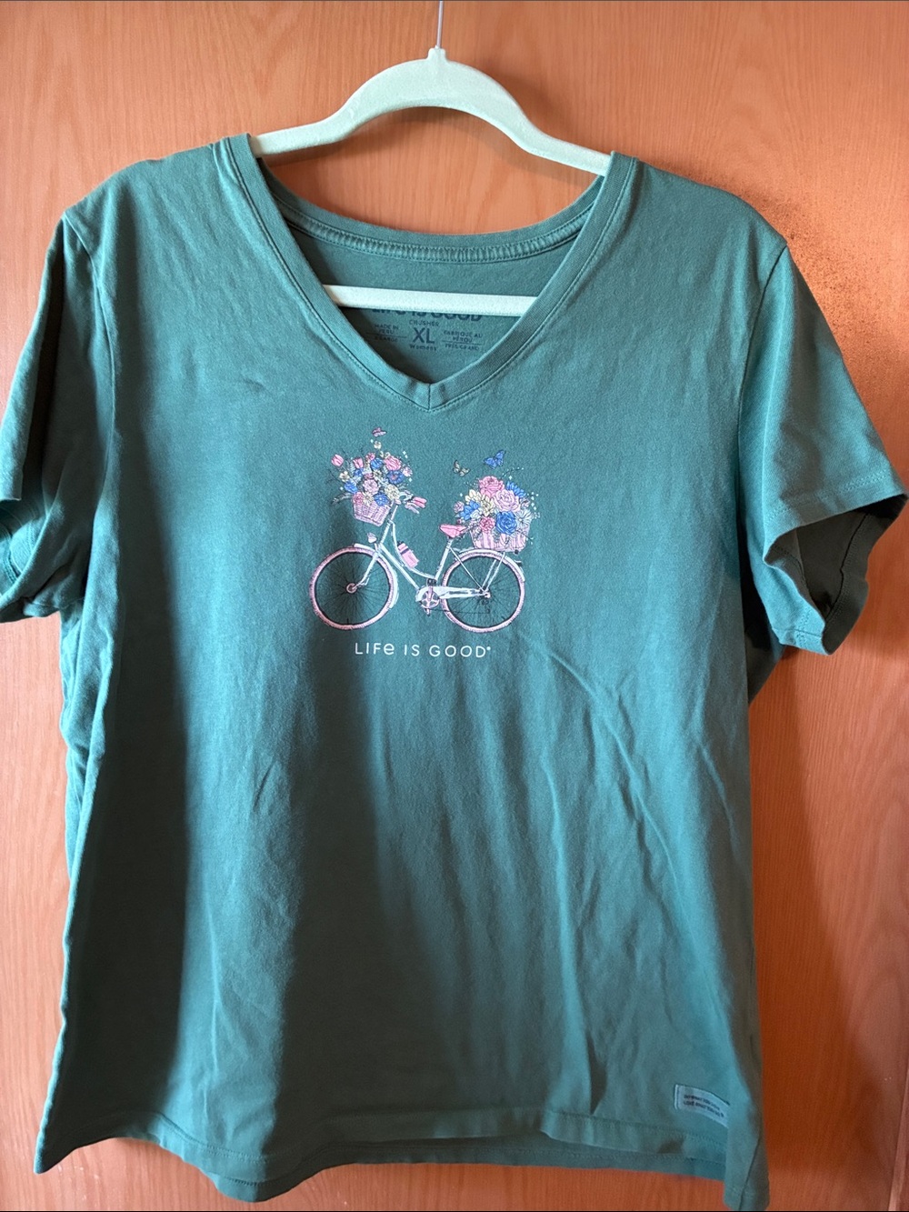 Women’s extra large Life Is Good green V-Neck Bicycle Floral Tee, Crusher